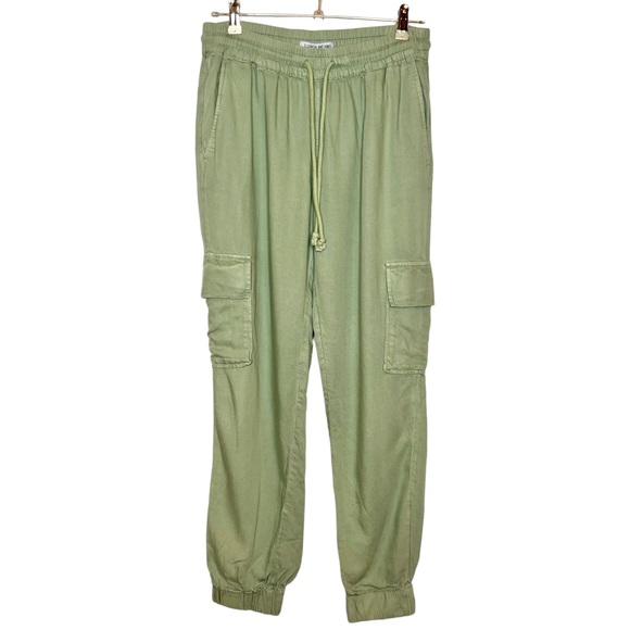ELIZABETH AND JAMES Jogger Cargo Pants in Green. Size Medium - Picture 2 of 7